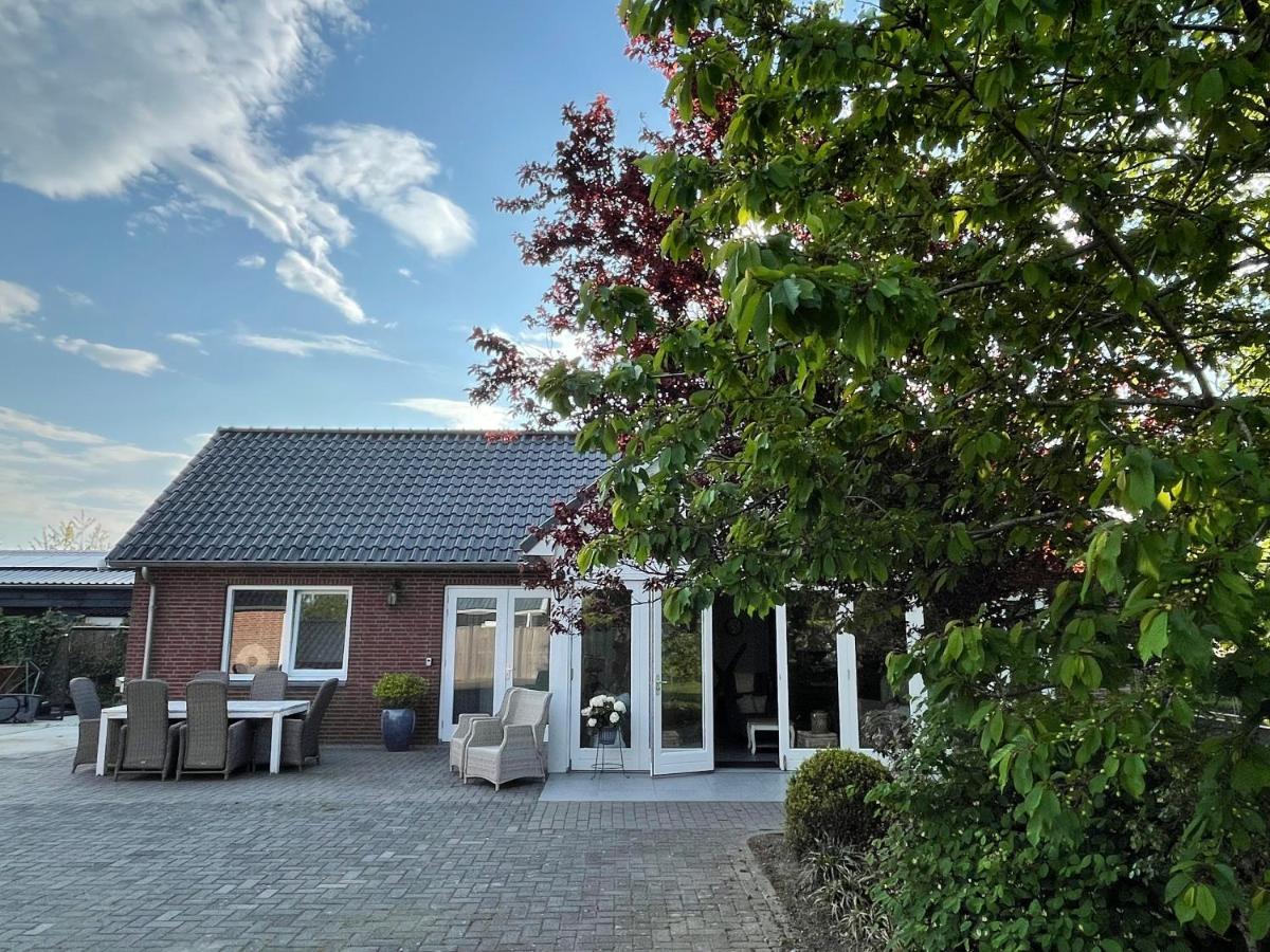 Gastenverblijf Bij De Buuren Dirksland Eksteriør billede